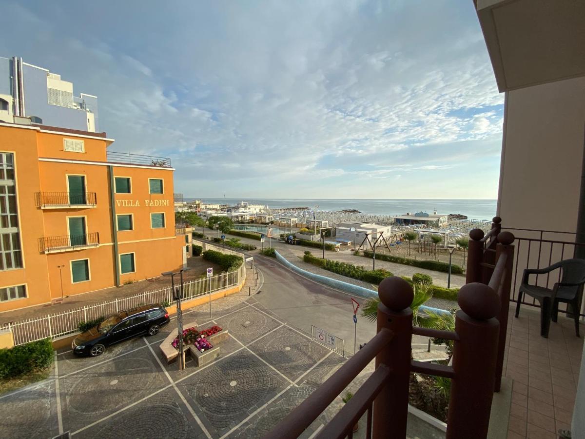Residence Roxy Misano Adriatico Exteriér fotografie