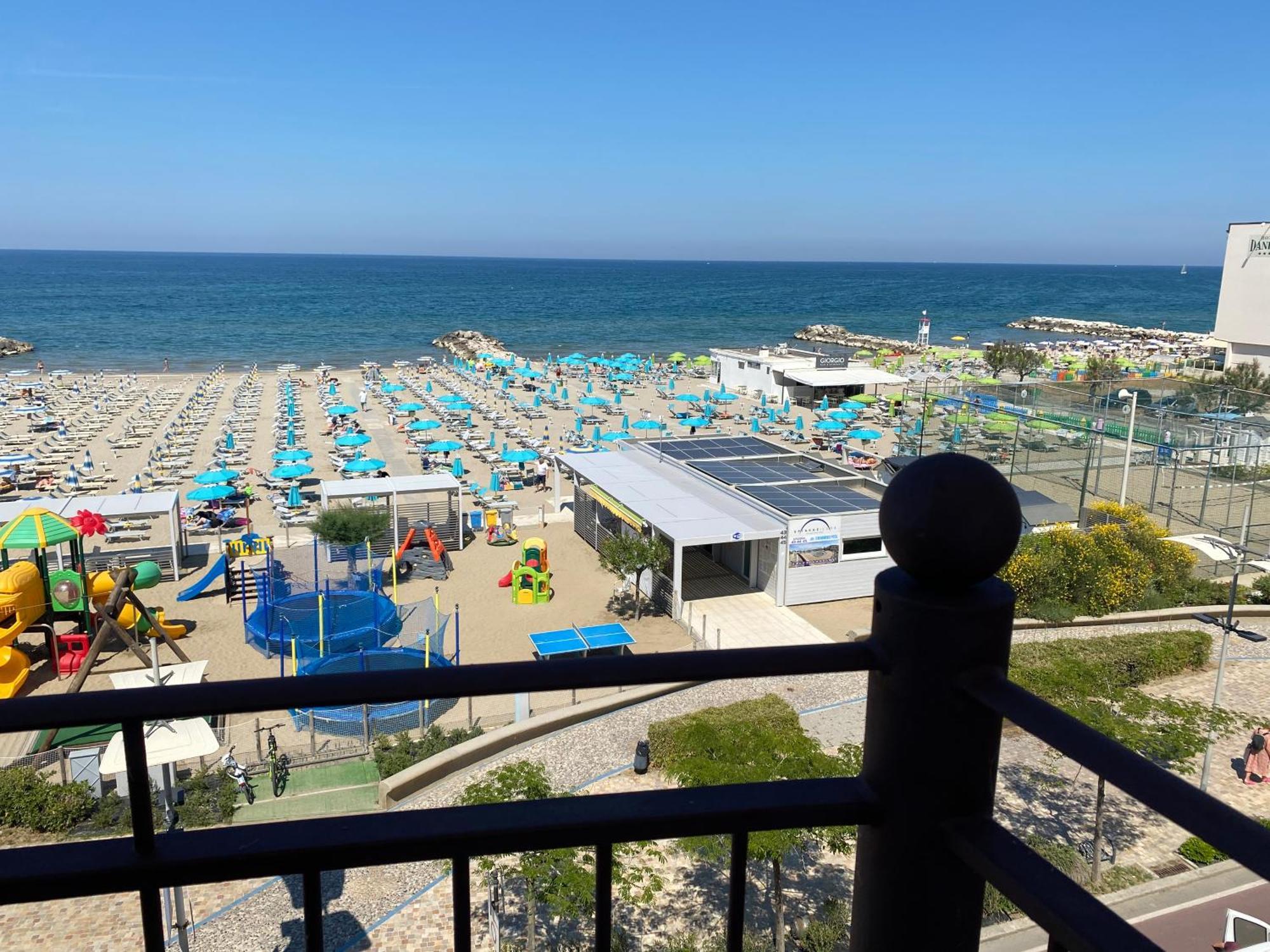 Residence Roxy Misano Adriatico Exteriér fotografie