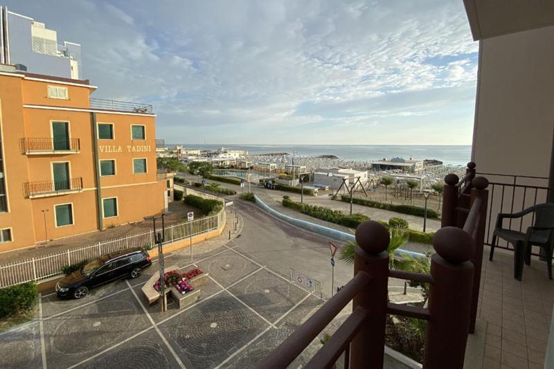 Residence Roxy Misano Adriatico Exteriér fotografie